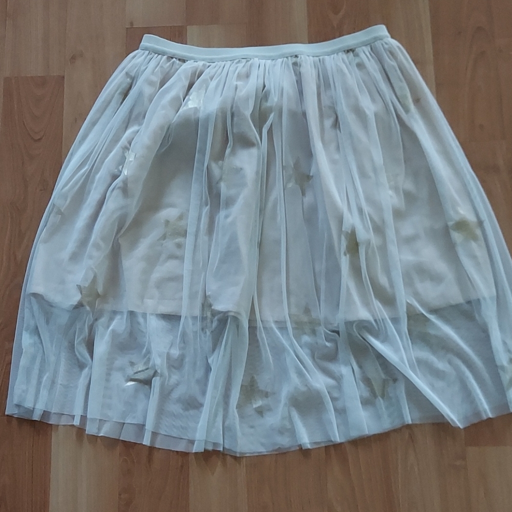 Over lace gold and white skirt